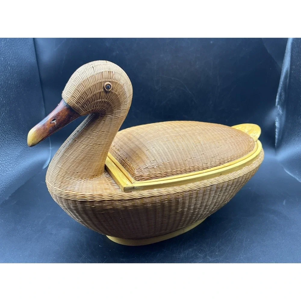 Vtg Woven Rattan Duck Basket w Lid Chinese Shanghai Rare ZheJiang Handicrafts